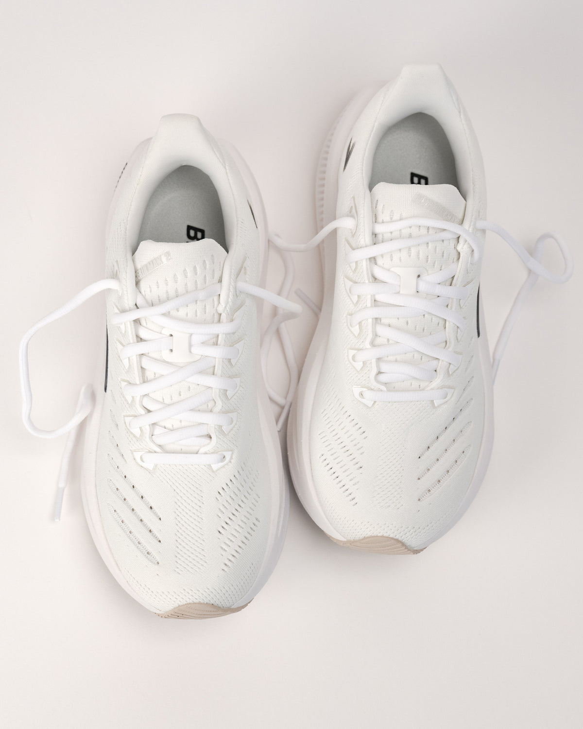 Top-down view of Brooks Glycerin Max 2 highlighting mesh upper and lace