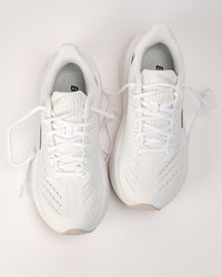 Top-down view of Brooks Glycerin Max 2 highlighting mesh upper and lace