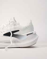 Close up detail shot of the Brooks Glycerin Max 2 running shoe in White/Chateau Gray