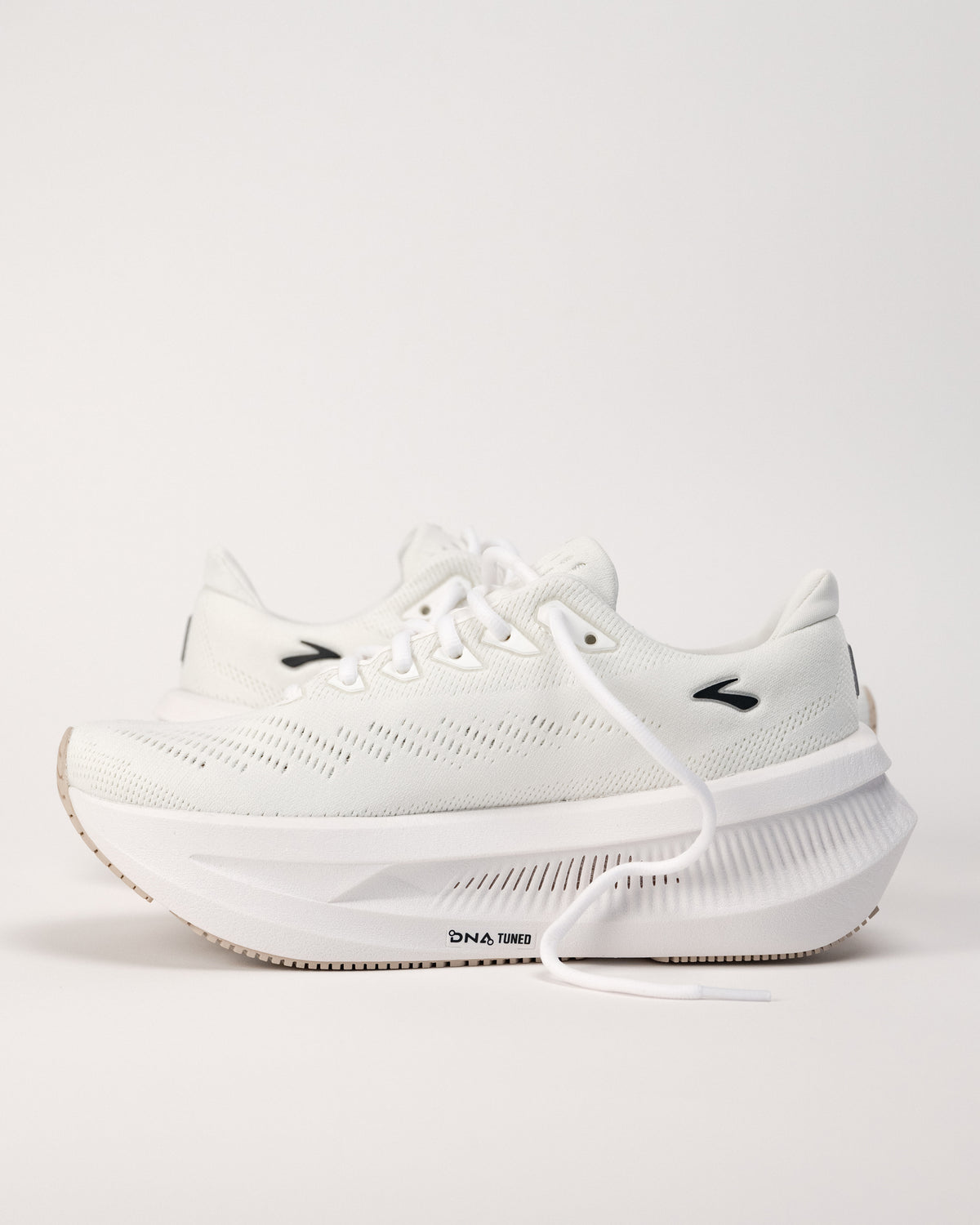 Side profile of women’s Brooks Glycerin Max 2 with plush midsole and rocker sole