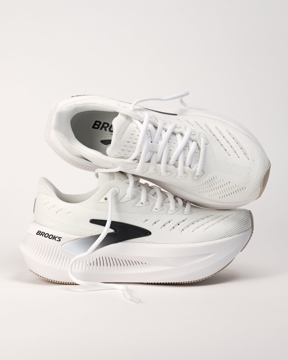 Stacked close-up of Brooks Glycerin Max 2 upper made with recycled materials