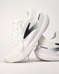 Close-up of Brooks Glycerin Max 2 upper made with recycled materials