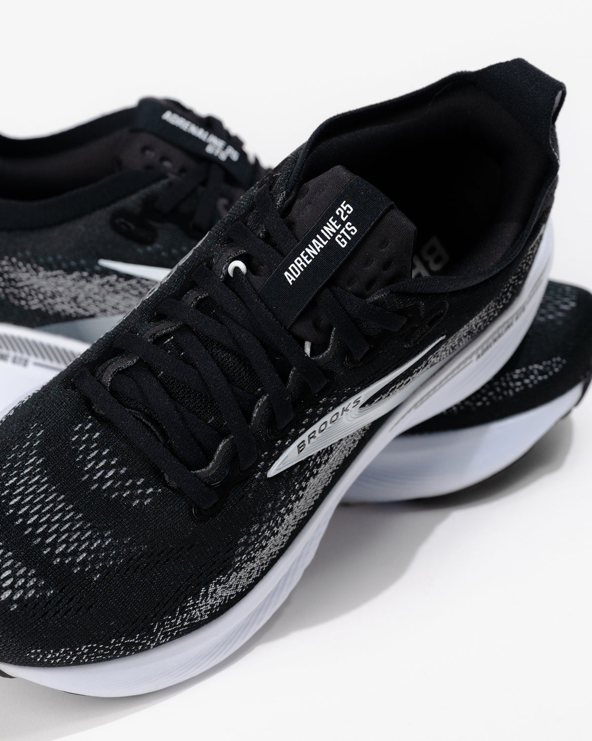 Detail upper view of the view of the Brooks Adrenaline GTS 25 showing padded collar and engineered mesh lacing system