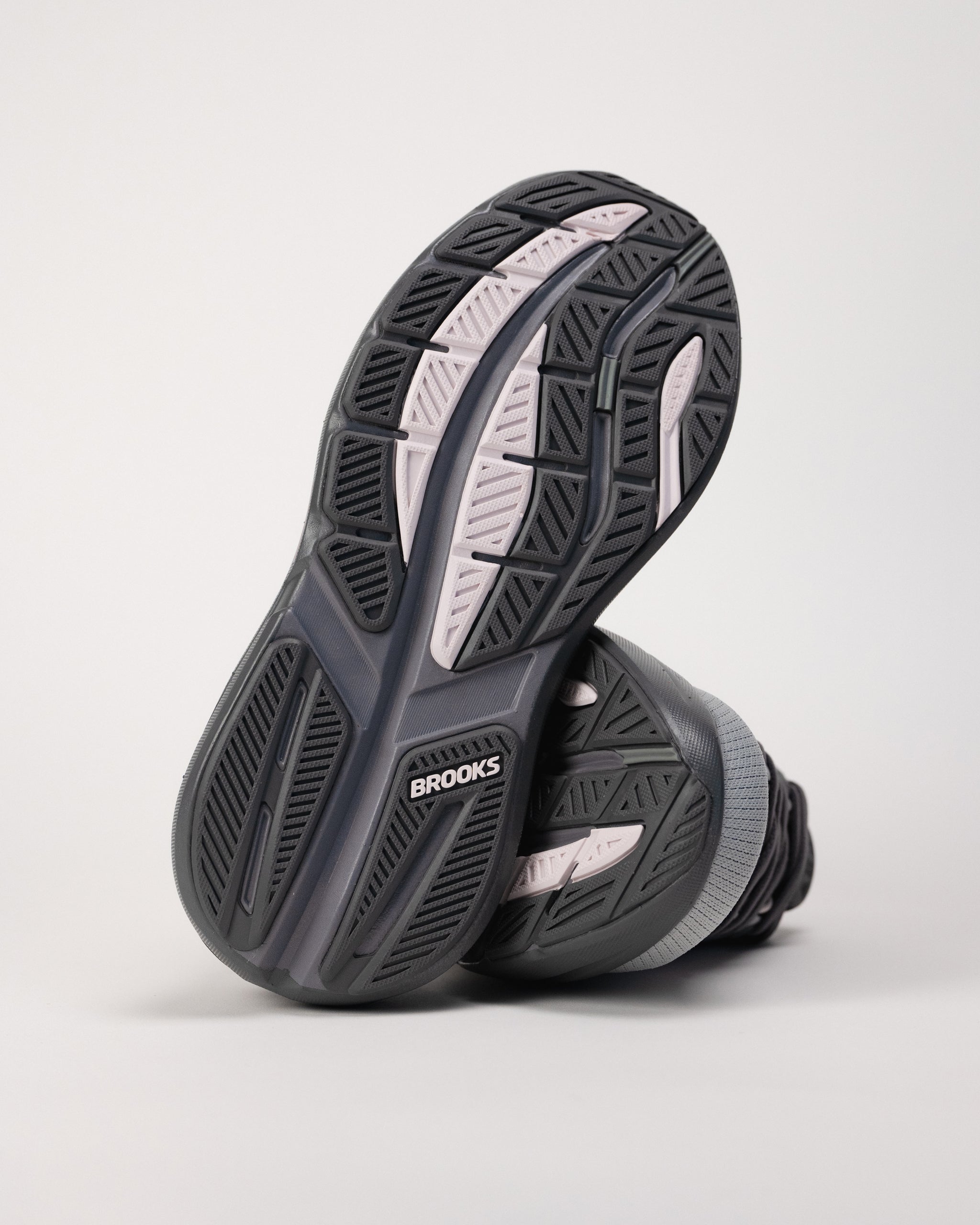 Women's Brooks Ghost Max 3 – Max Cushion Neutral Trainer – Plaza