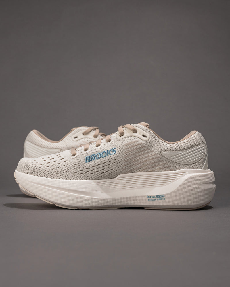 Women’s Brooks Ghost Max 3 – Max Cushion Neutral Trainer in Coconut/Chateau Grey