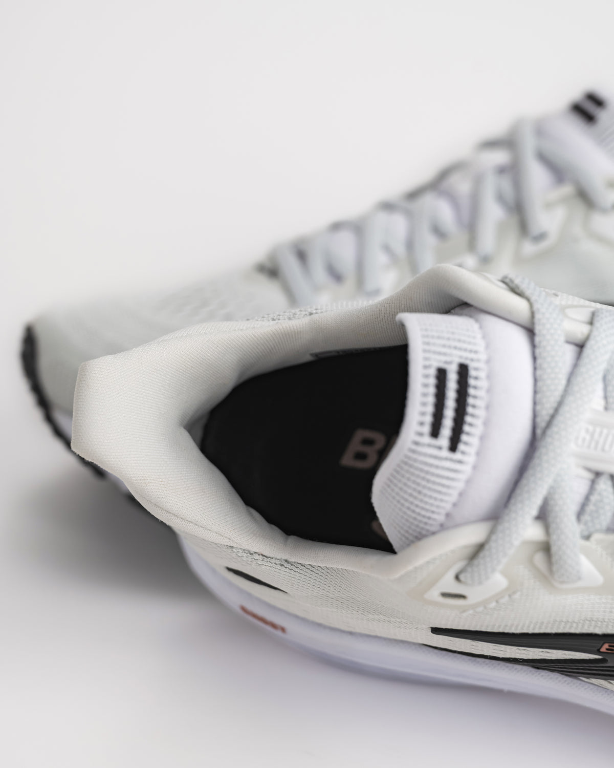 W-GHOST 18 - WHITE - MESH
