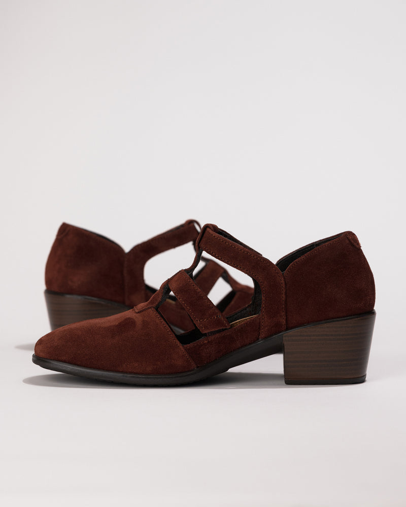 Arch view of the Naot Authentic Women’s Cut-Out Suede Leather Shoe in Cabernet Suede – Heritage Collection