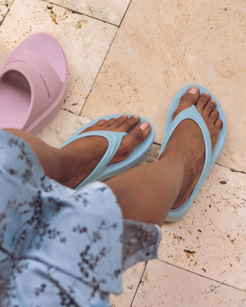 Women's OOFOS OOlala Thong Recovery Sandal in Mist