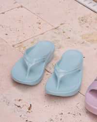 Women's OOFOS OOlala Thong Recovery Sandal in Mist