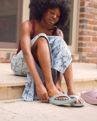 Women's OOFOS OOlala Thong Recovery Sandal in Mist