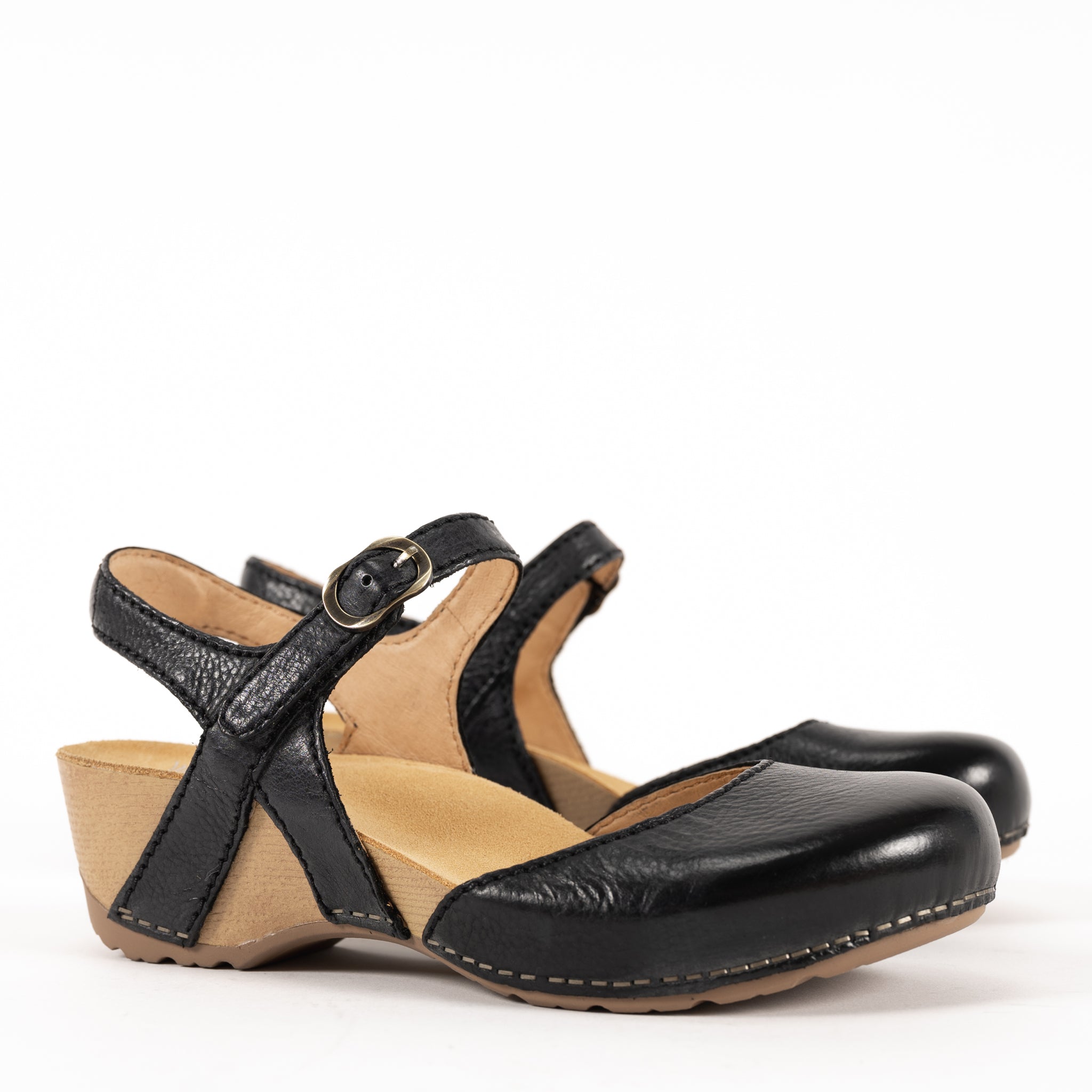 Dansko Tiffani Heeled Platform Sandal in Black Leather – Plaza