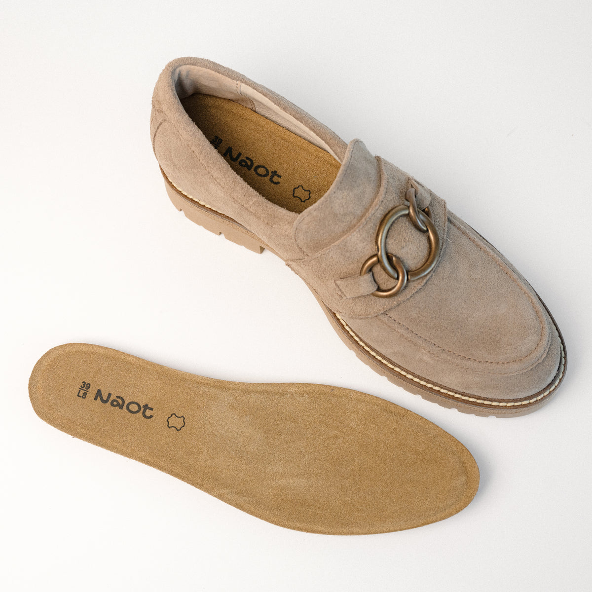 Customize your comfort with the removable orthotic friendly cork and latex Naot footbed. 