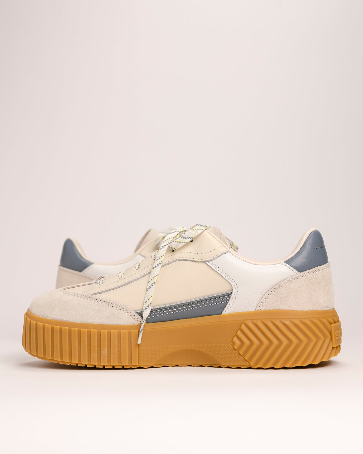 Chunky sole profile of SOREL Ona Ave T-Toe sneaker in Chalk / Grey Ash