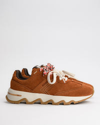 SOREL Kinetic Ember Lux Suede Sneaker – Retro-Inspired Elevated Lifestyle Sneaker in Iced Tea / Snow