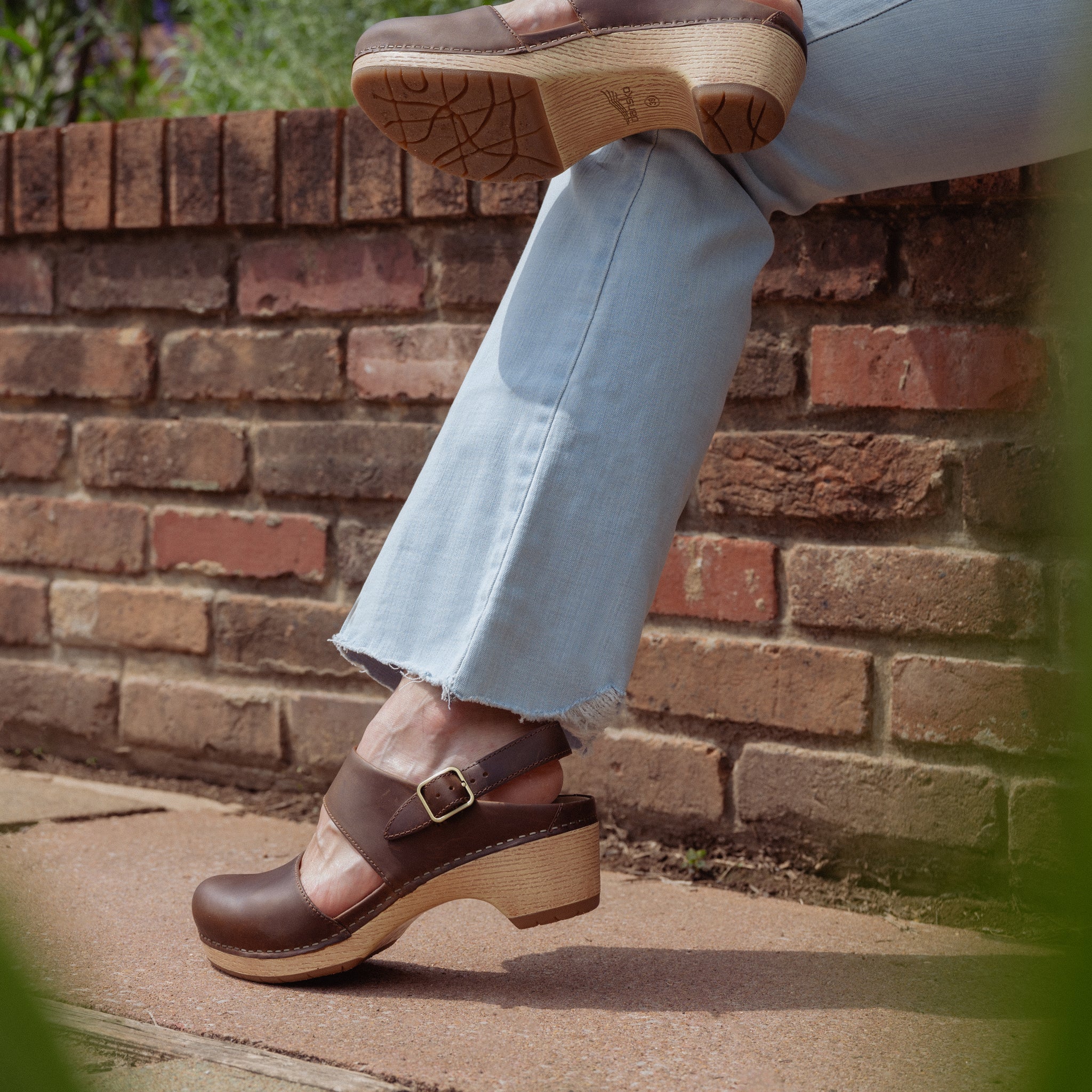 Dansko clogs tan online