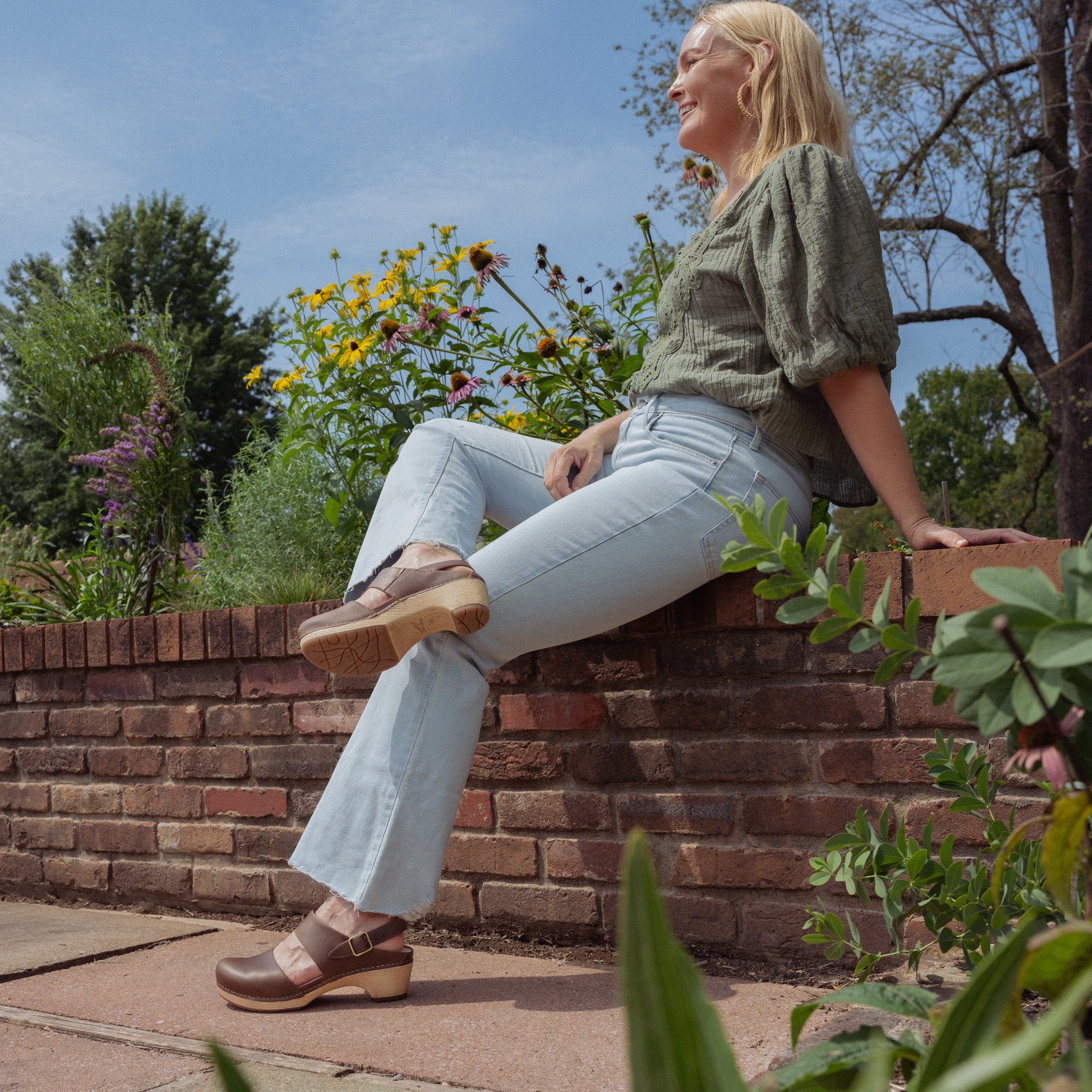 WOMEN'S DANSKO LUCIA CLOSED-TOE CLOG - TAN - LEATHER – Plaza Shoe