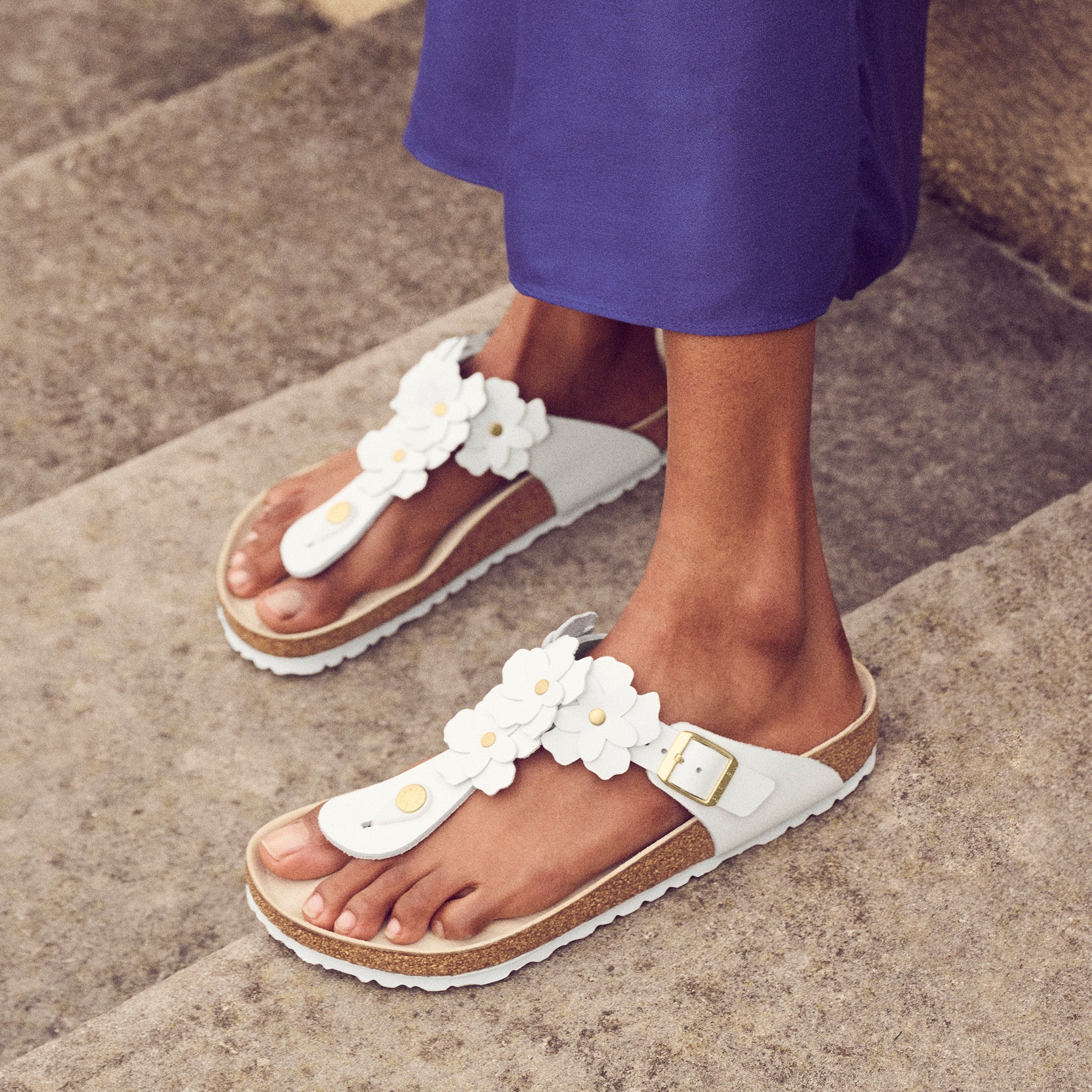 Birkenstock Gizeh Flowers Sandal in White Leather – Plaza Shoe Store