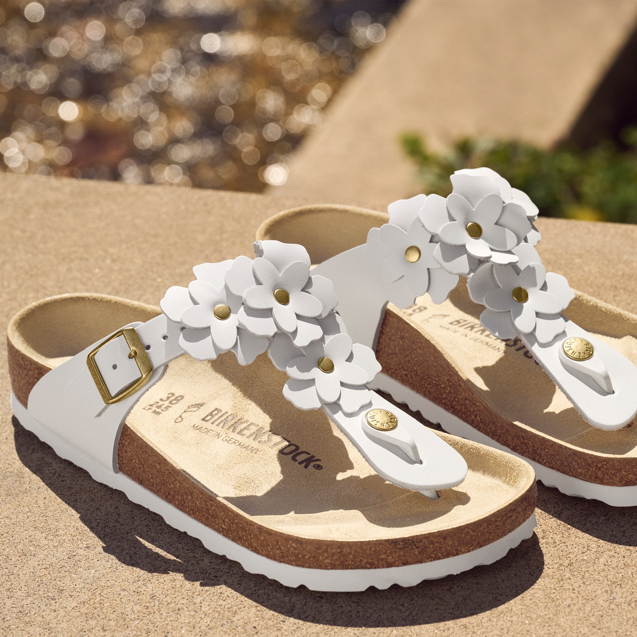 BIRKENSTOCK Gizeh フラワー サンダル ホワイト36 Birkenstock Gizeh Flowers Sandal in White Leather – Plaza Shoe Store