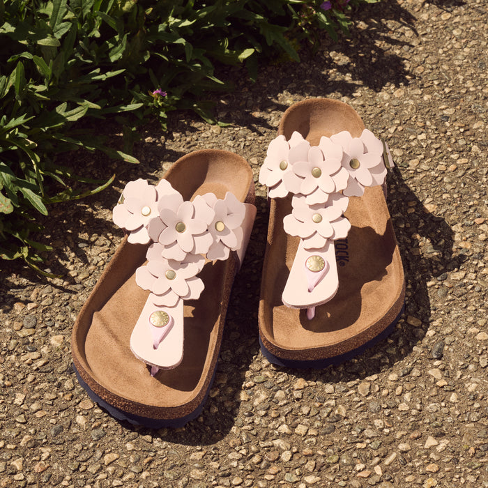 Birkenstock Gizeh Flower Sandal in Leather - Light Rose