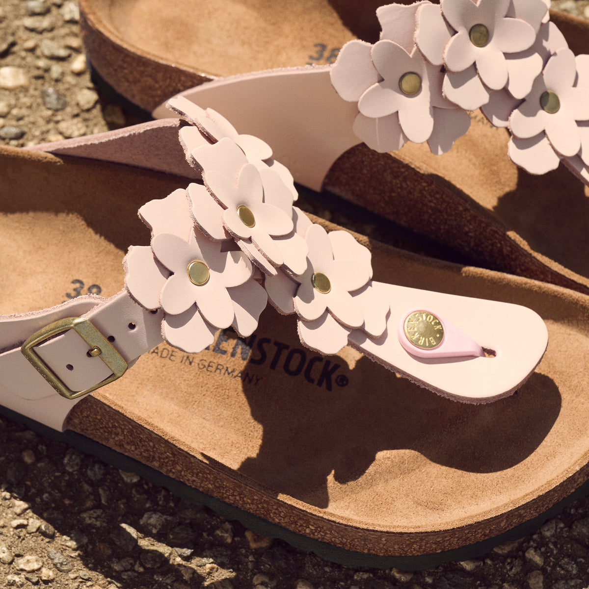 Birkenstock Gizeh Flower Sandal in Leather - Light Rose