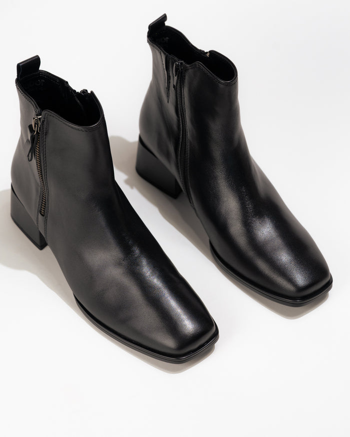 Top‑down view of Gabor 32.922‑27 women’s boot showing sleek square toe design