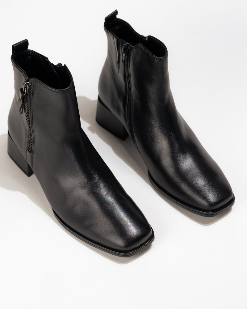 Top‑down view of Gabor 32.922‑27 women’s boot showing sleek square toe design