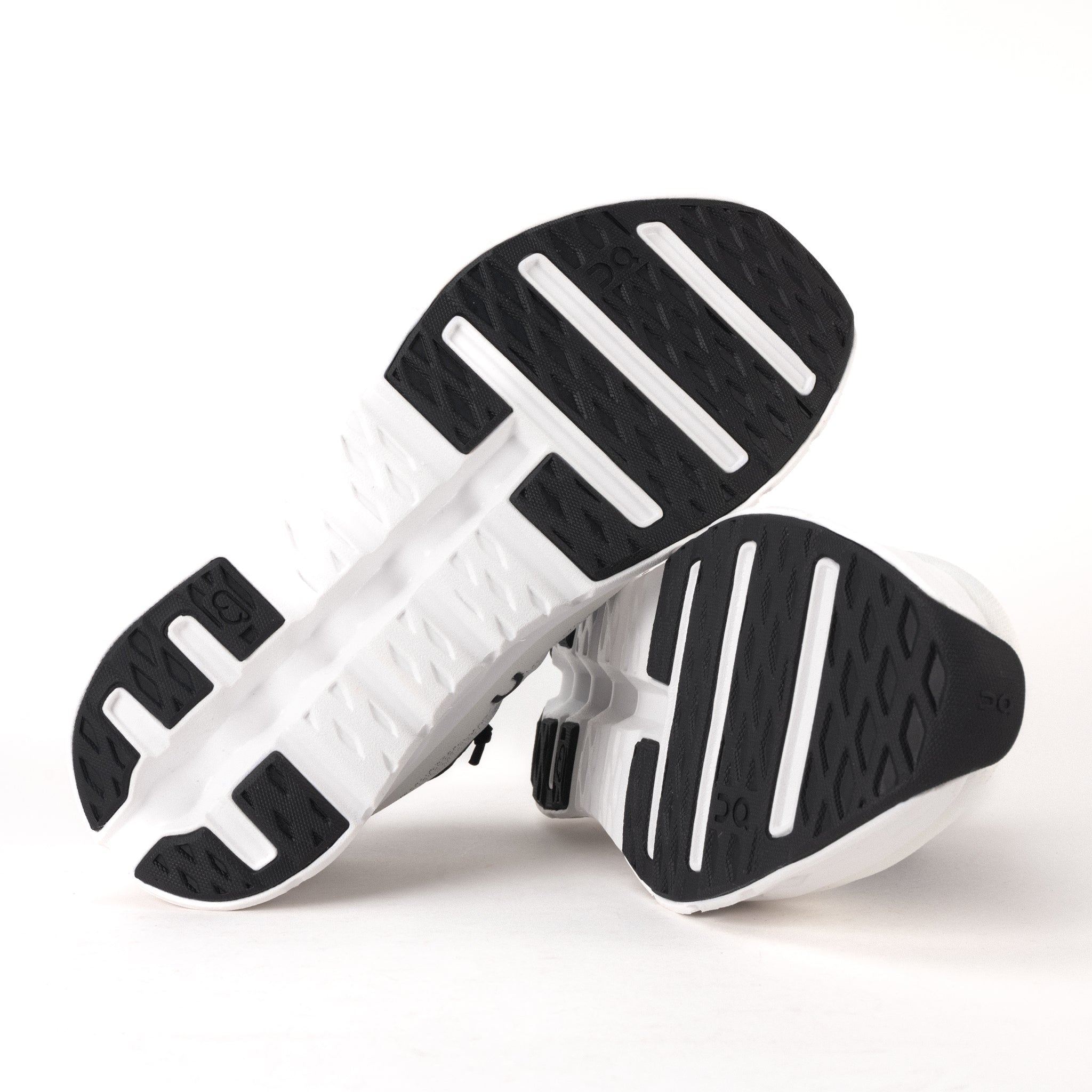 MEN'S ON RUNNING CLOUDTILT - BLACK - MESH – Plaza Shoe Store