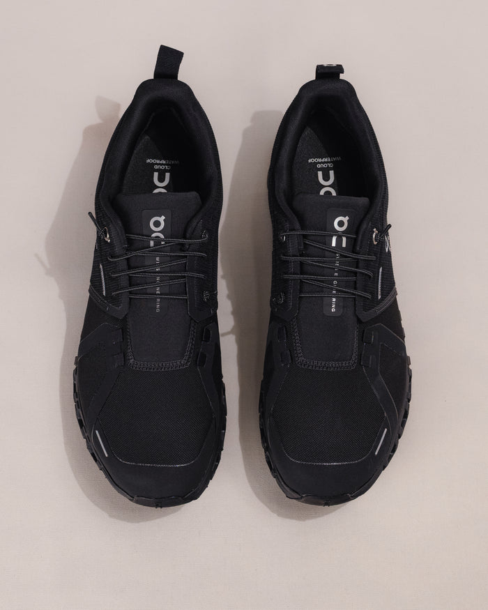 Top-down view of On Cloud 6 Waterproof with speed laces