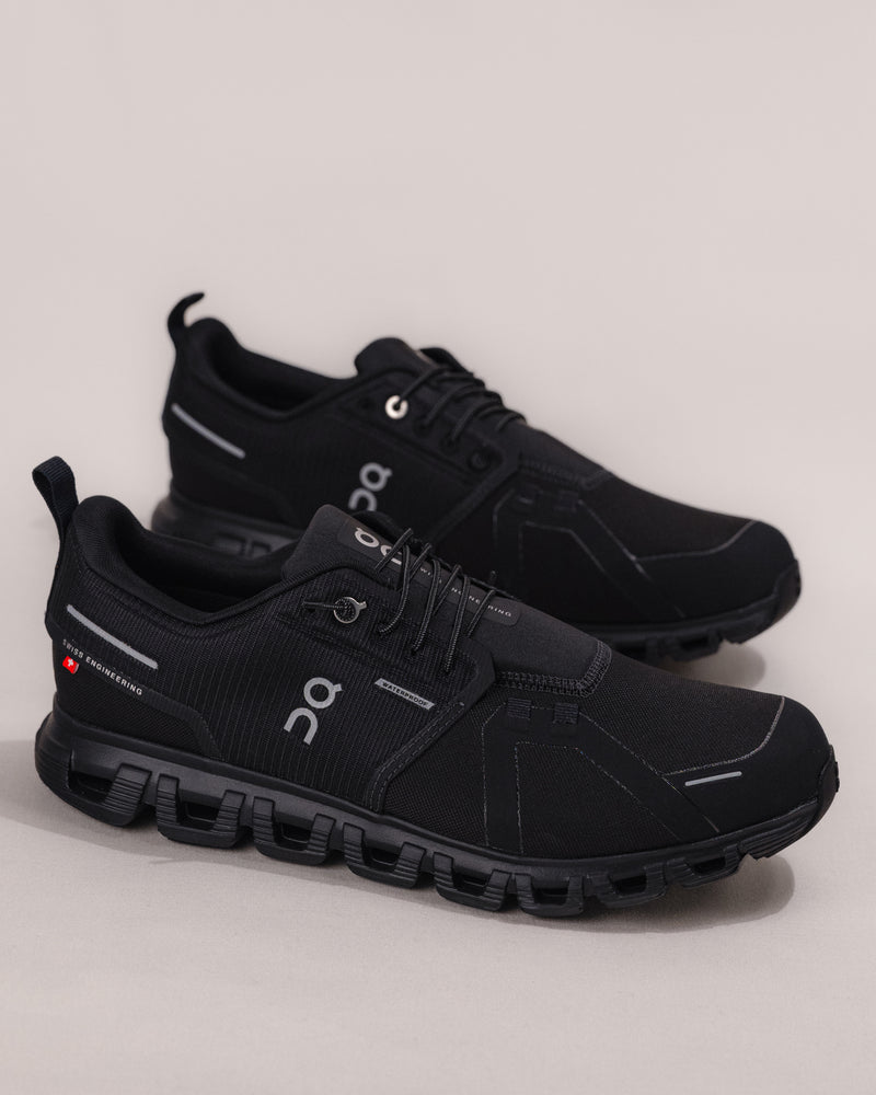 Men’s On Cloud 6 Waterproof sneaker in Black, side view