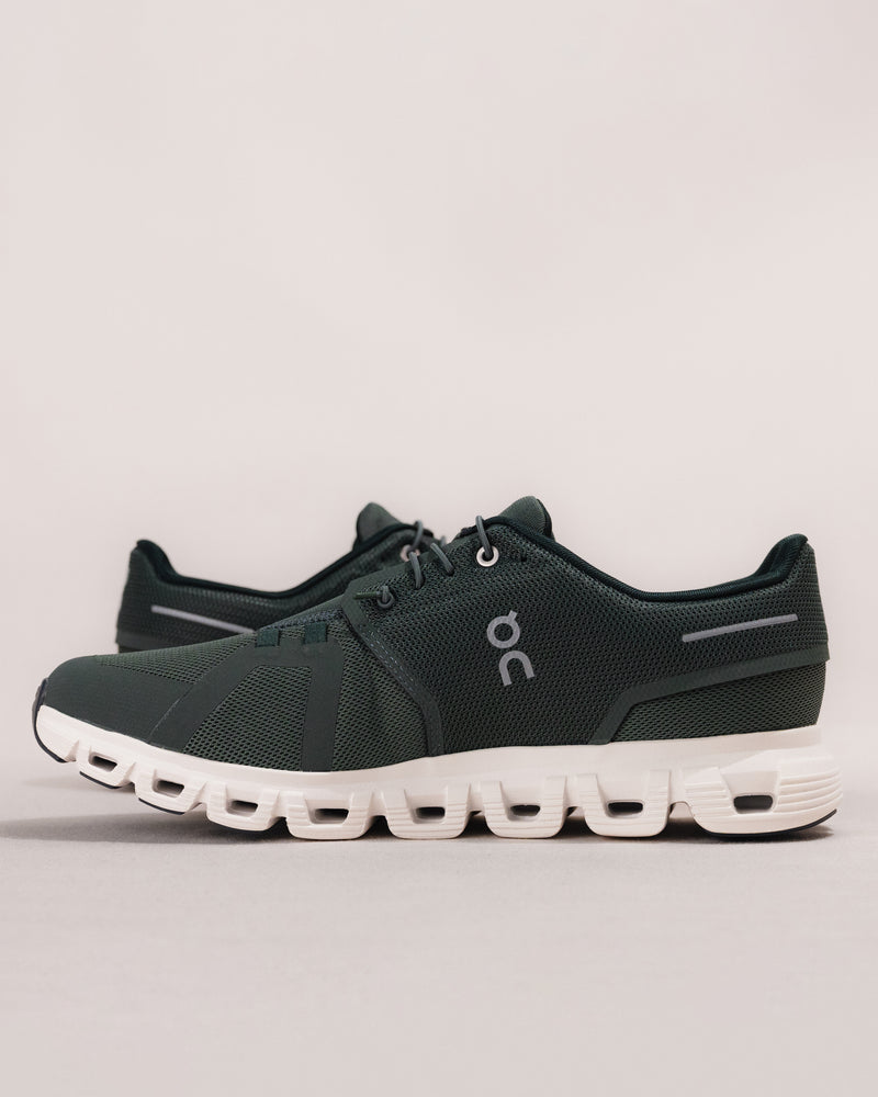 Detailed look at the contoured sockliner for comfort and support.