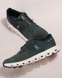Overhead and side view displaying the signature CloudTec® pods and speed lacing system