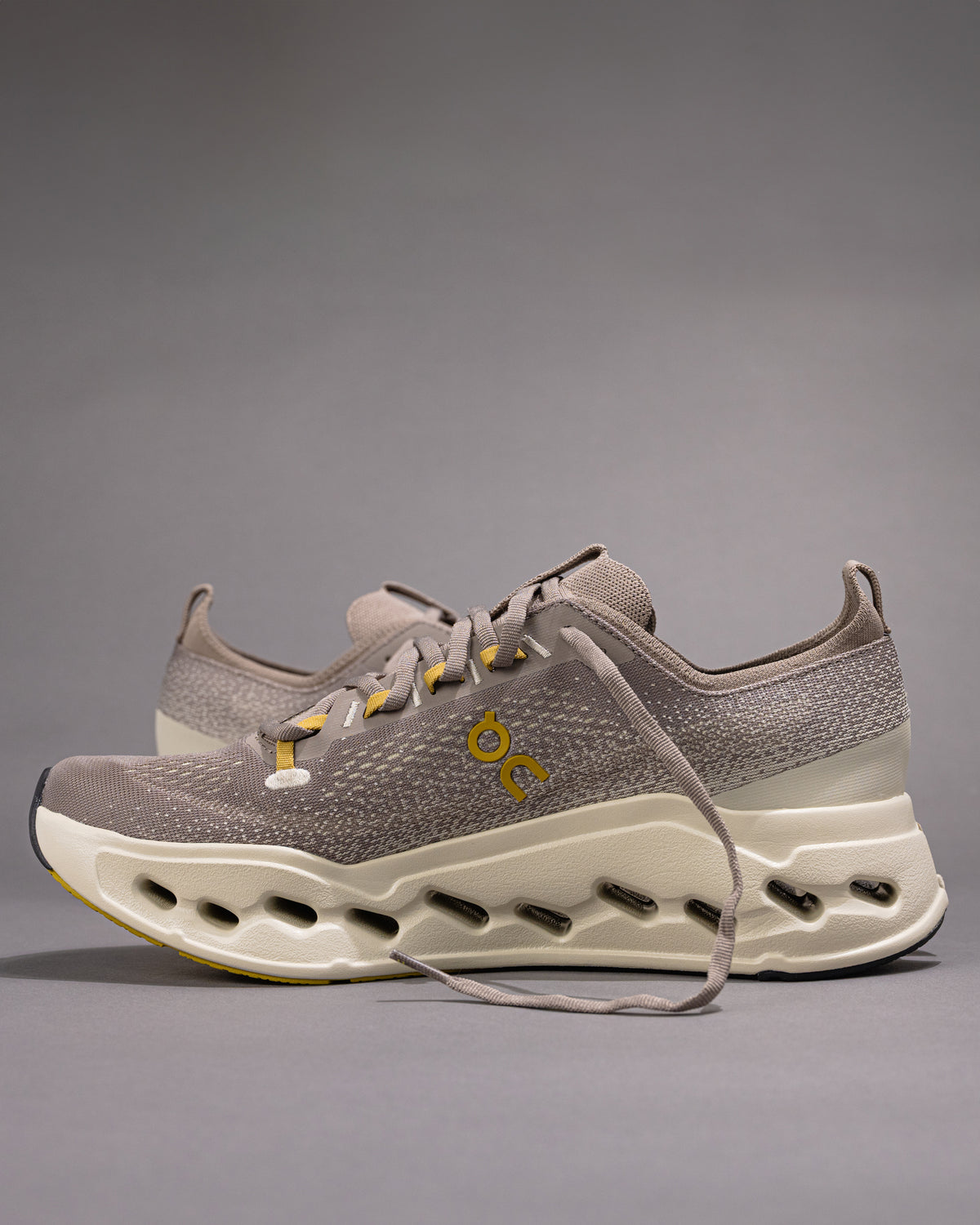 Men’s On Cloudsurfer Max Neutral Running Shoe in Cinder / Pelican