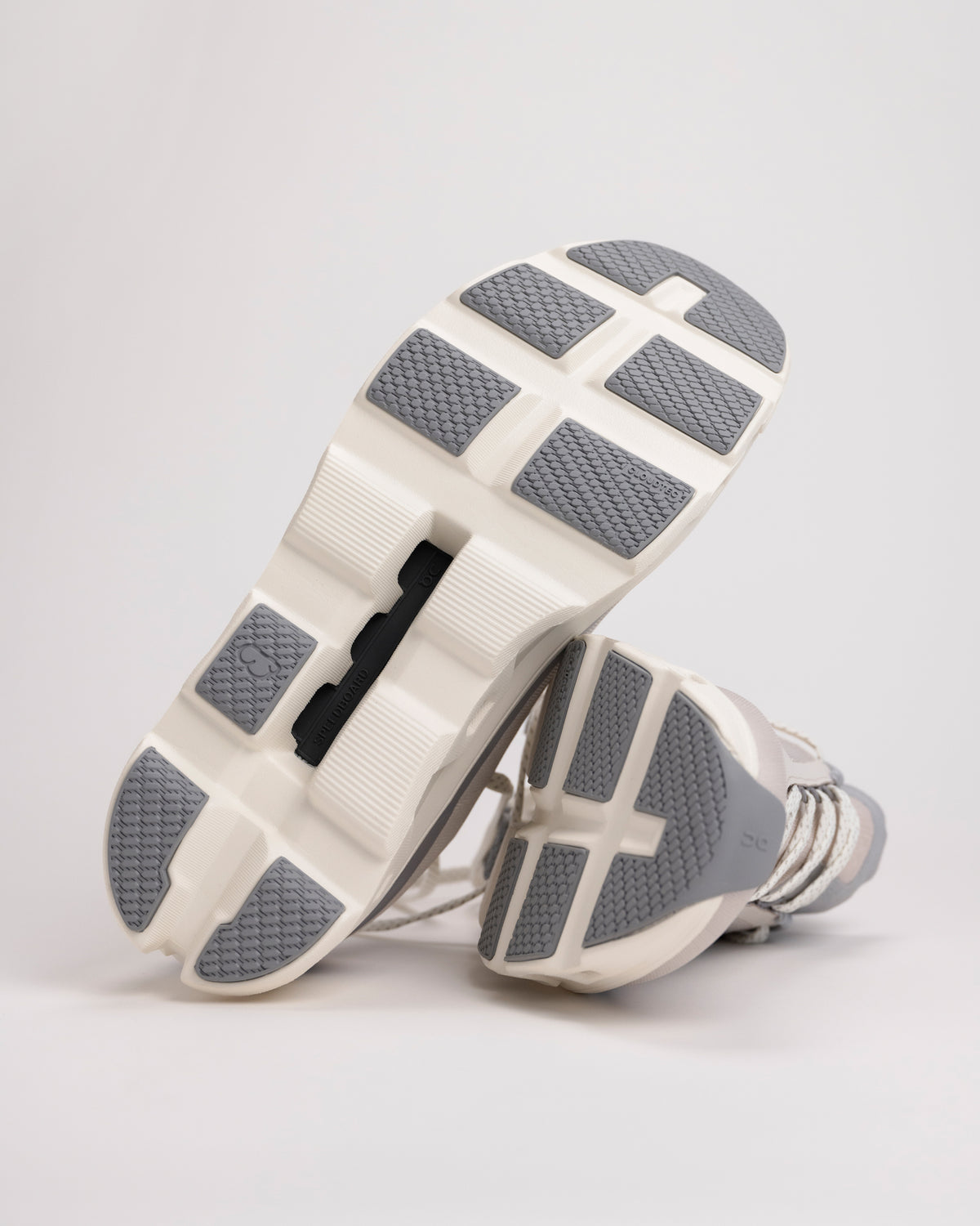 Outsole detail of Men’s On Cloudmonster 1 with CloudTec® pods for road traction