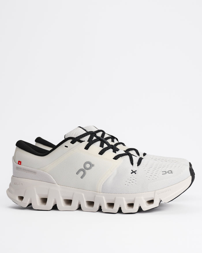 Men's On Running Cloud X5 Training Shoe – Flexible Gym Trainer in White / Black