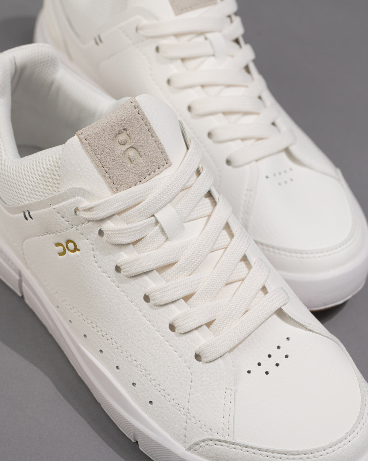Women’s On THE ROGER Centre Court in White/Gum