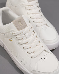 Women’s On THE ROGER Centre Court in White/Gum