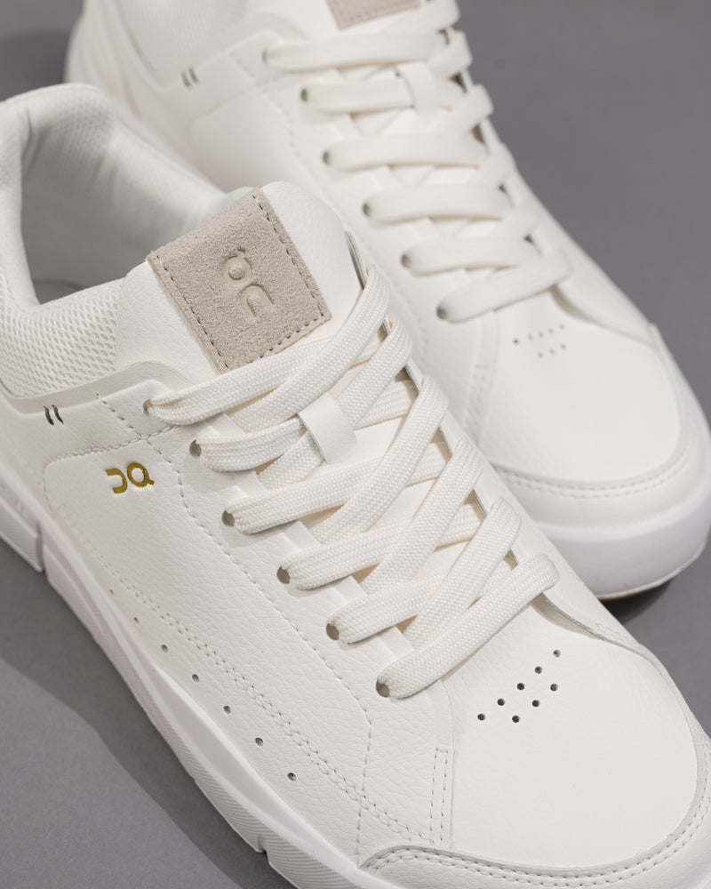 Women’s On THE ROGER Centre Court in White/Gum