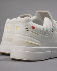 Women’s On THE ROGER Centre Court in White/Gum