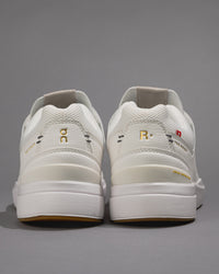 Women’s On THE ROGER Centre Court in White/Gum