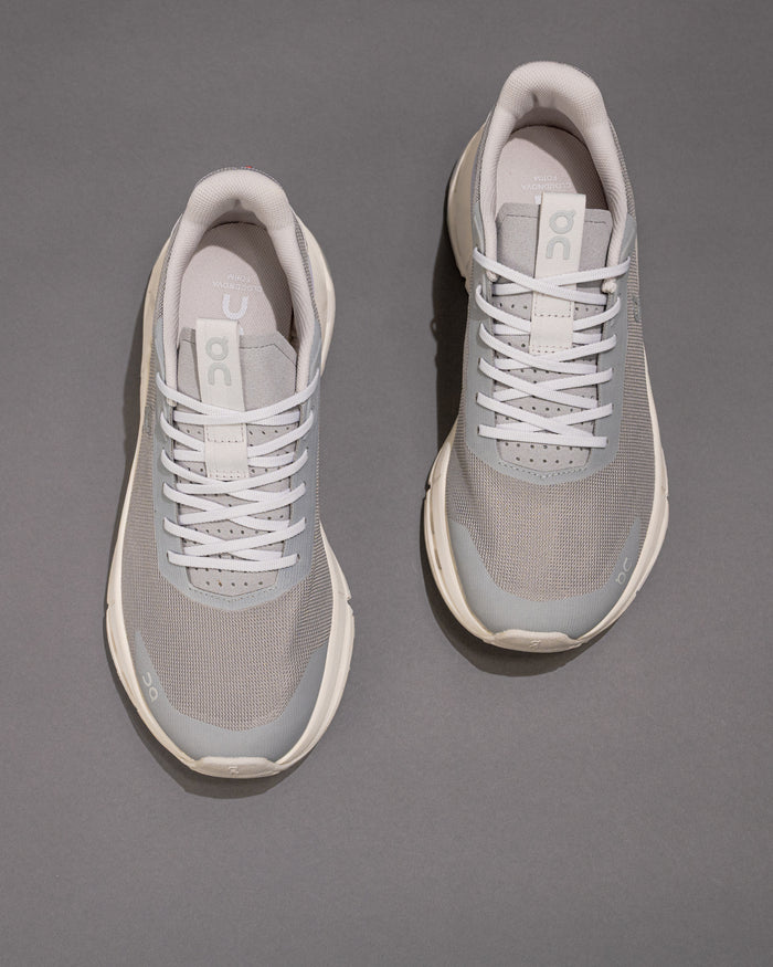Women’s On Cloudnova Form 2 in Fog / Lavender