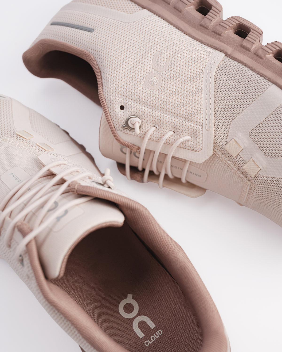 Women's On Running Cloud 6 – Ultra-Lightweight Speed-Lace Everyday Lifestyle Sneaker - Oyster / Biscuit
MPN: 3WF10065444