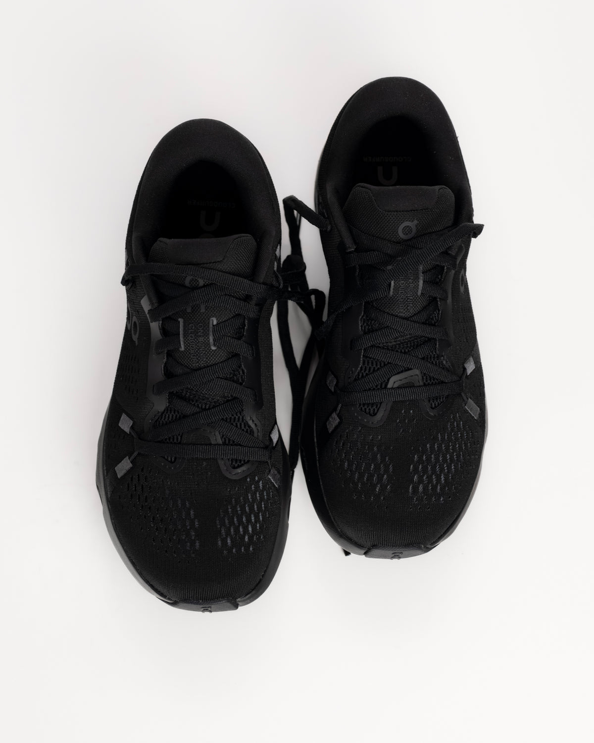 The On Cloudsurfer 2 is engineered to deliver an effortlessly smooth running experience. Designed with refined CloudTec® cushioning and a reimagined geometry, this road running shoe creates fluid transitions from heel strike to toe-off, helping your stride feel natural and uninterrupted.