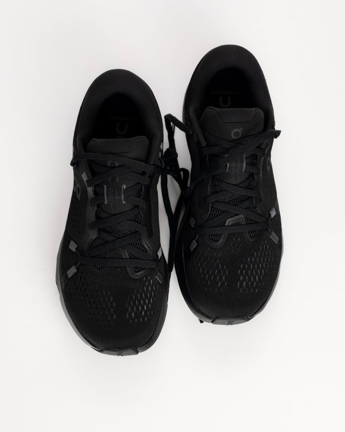 The On Cloudsurfer 2 is engineered to deliver an effortlessly smooth running experience. Designed with refined CloudTec® cushioning and a reimagined geometry, this road running shoe creates fluid transitions from heel strike to toe-off, helping your stride feel natural and uninterrupted.