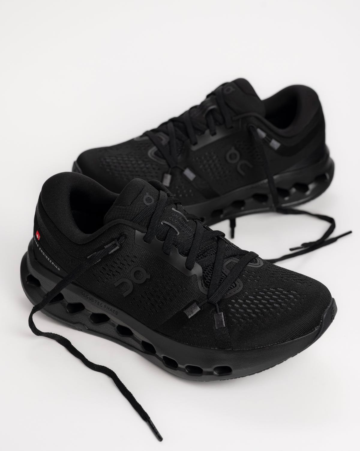 The On Cloudsurfer 2 is engineered to deliver an effortlessly smooth running experience. Designed with refined CloudTec® cushioning and a reimagined geometry, this road running shoe creates fluid transitions from heel strike to toe-off, helping your stride feel natural and uninterrupted.