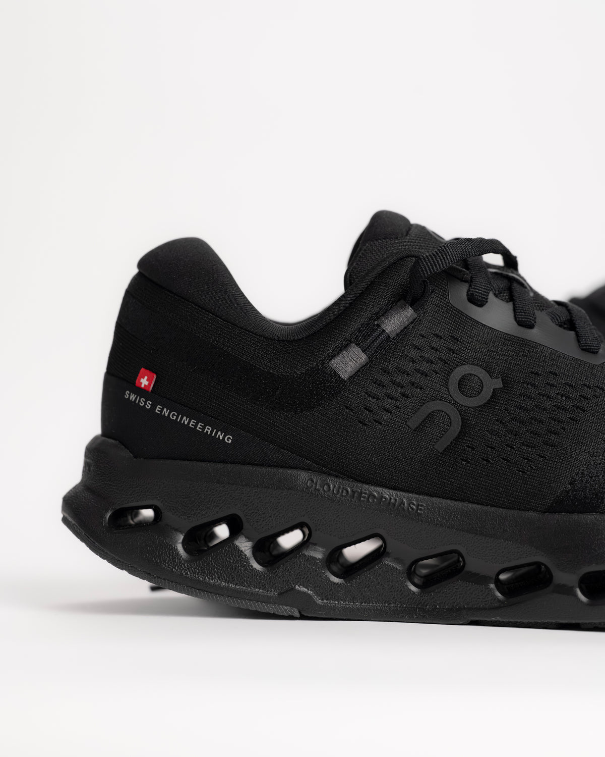 The On Cloudsurfer 2 is engineered to deliver an effortlessly smooth running experience. Designed with refined CloudTec® cushioning and a reimagined geometry, this road running shoe creates fluid transitions from heel strike to toe-off, helping your stride feel natural and uninterrupted.