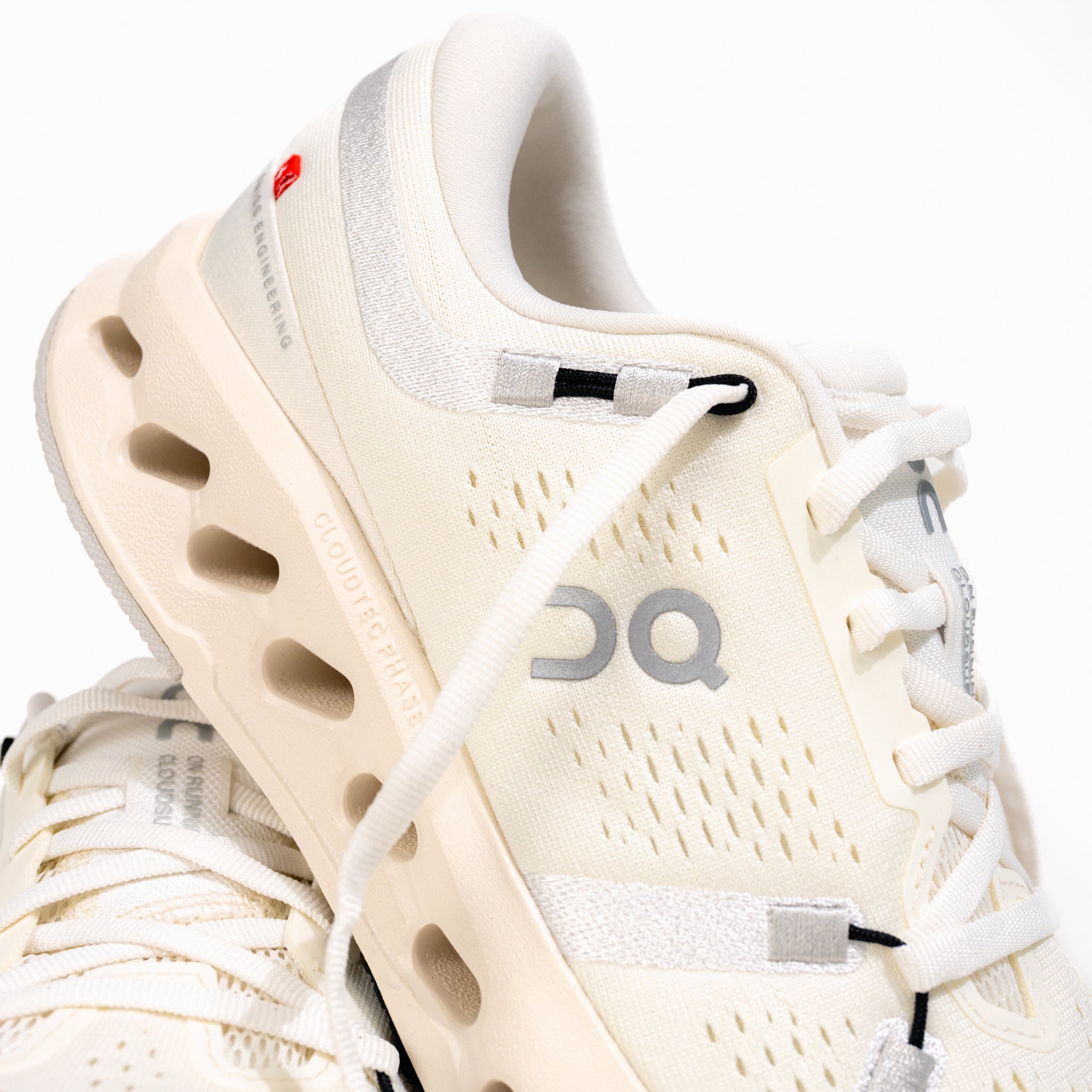 スニーカー EiDER Monte E2Beige DUF24N43E2 Women's On Running Cloudsurfer 2 Running Shoe in Ivory/Ivory