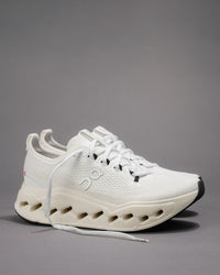 Women’s On Cloudsurfer Max – Maximum Cushioning Neutral Running Shoe - White