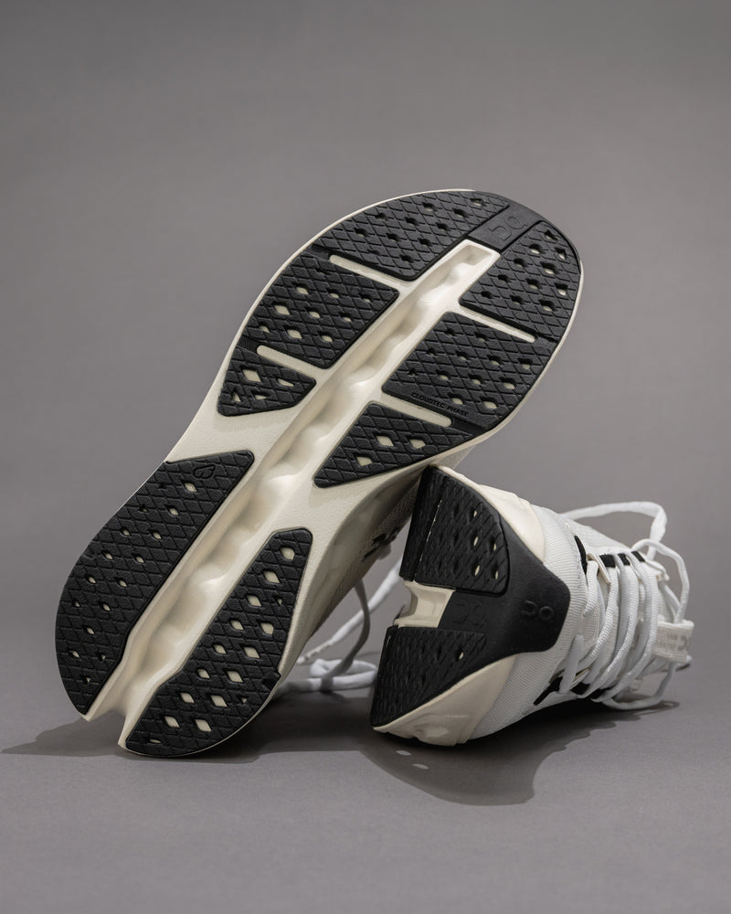 Women’s On Cloudsurfer Max – Maximum Cushioning Neutral Running Shoe - White