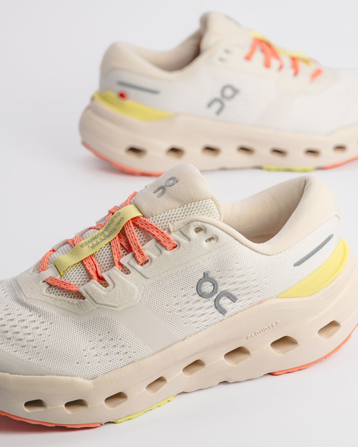 W-CLOUDRUNNER 3 - IVORY/DEW - MESH