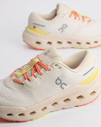 W-CLOUDRUNNER 3 - IVORY/DEW - MESH
